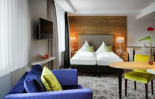 Hotel Motive, Zimmer, Doppelzimmer, Queensize-Bett, barrierefrei A+D